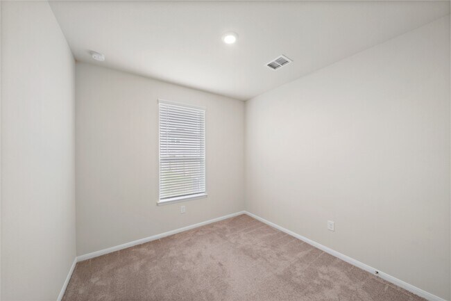 Building Photo - 6315 Lakeview Haven Dr