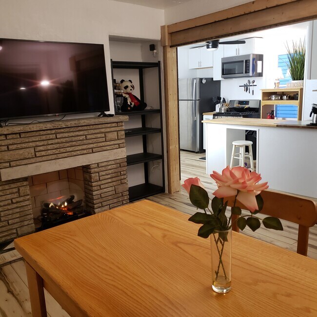 Building Photo - 27 Norton St