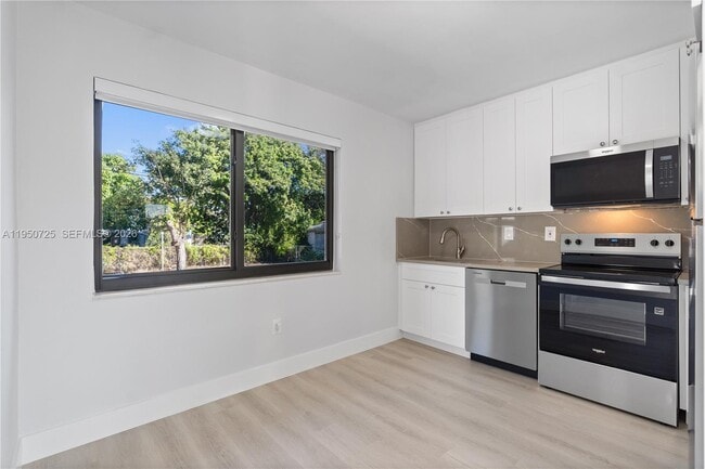 Building Photo - 811 NW 115th St