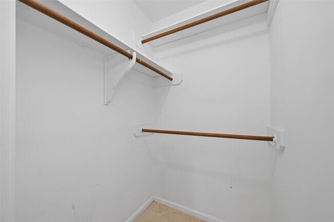 Building Photo - 663 Ravensworth Dr