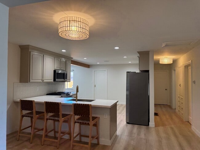 Building Photo - 8 Panoramic Ave