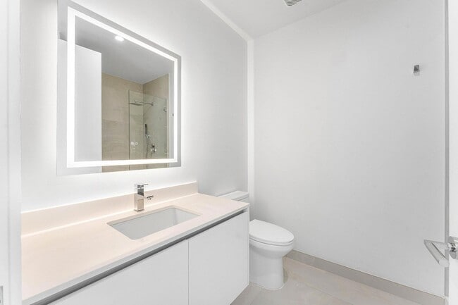 Building Photo - 220 Lake Shore Dr