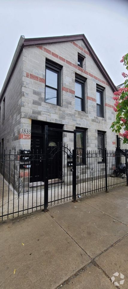 Building Photo - 1833 W 21st St