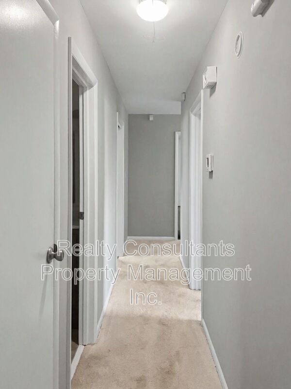 Building Photo - 3222 S Elm-Eugene St