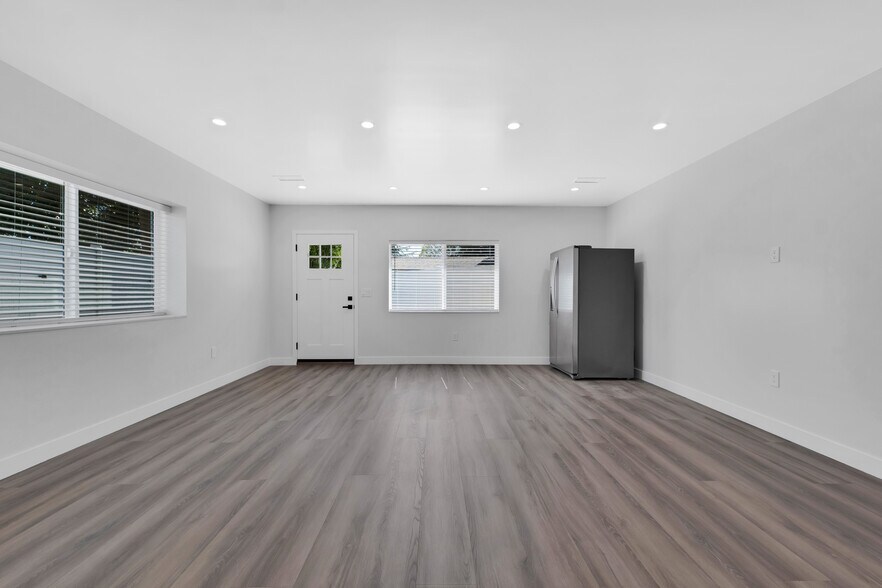 Building Photo - 11228 Louise Ave
