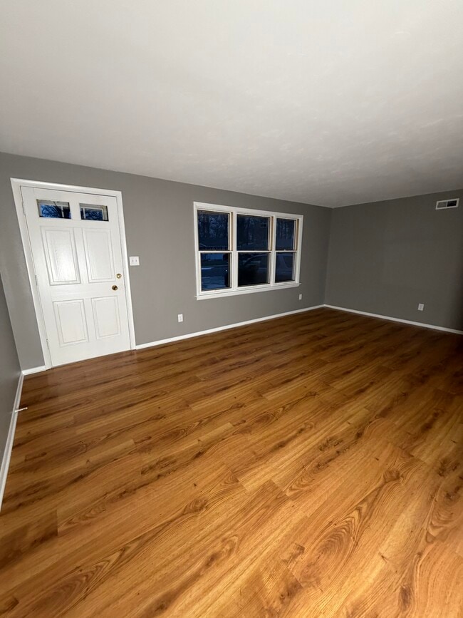 Building Photo - 2221 Klug Dr