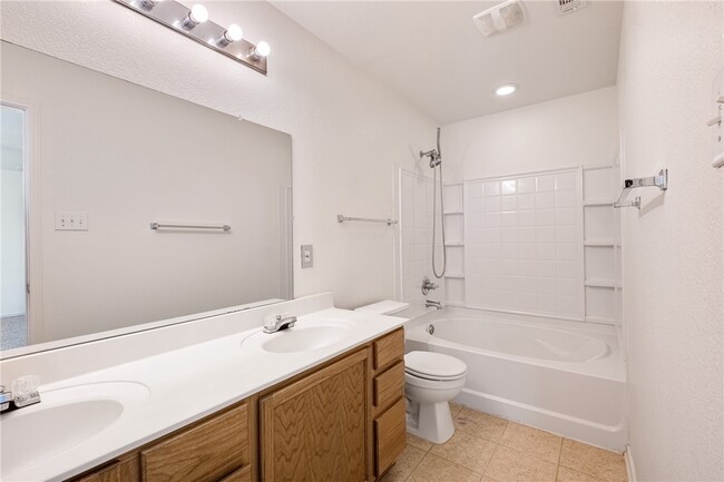 Building Photo - 8109 Verbank Villa