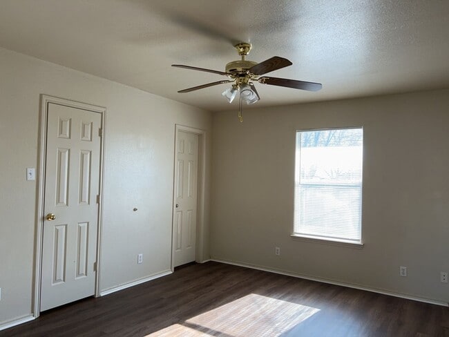 Building Photo - 3606 Warfield Dr