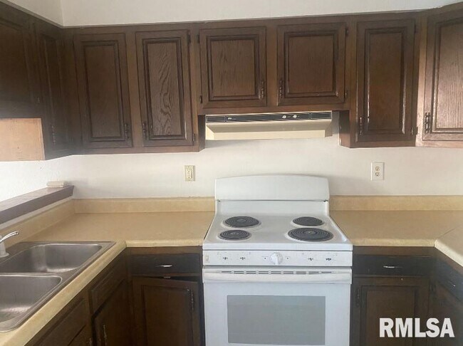 Building Photo - 536 10th Ave S