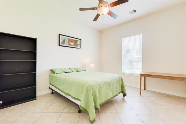 Building Photo - 24918 Azalea Ranch Dr