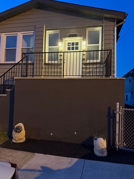 Building Photo - 1442 45th St