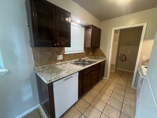 Building Photo - 5109 S Georgia Terrace