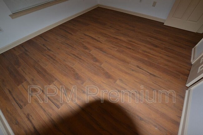 Building Photo - 947-957 Grebe St