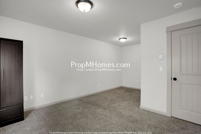 Building Photo - Gorgeous Four Bedroom Townhome in Orenco!