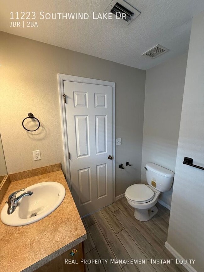 Building Photo - 11223 Southwind Lake Dr