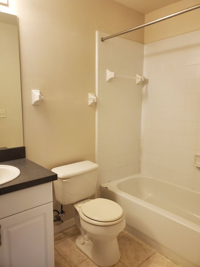 Building Photo - Charming 2-bedroom, 2-bath condo in Hailey Gardens