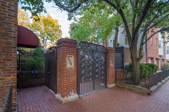 Building Photo - 456 9th St