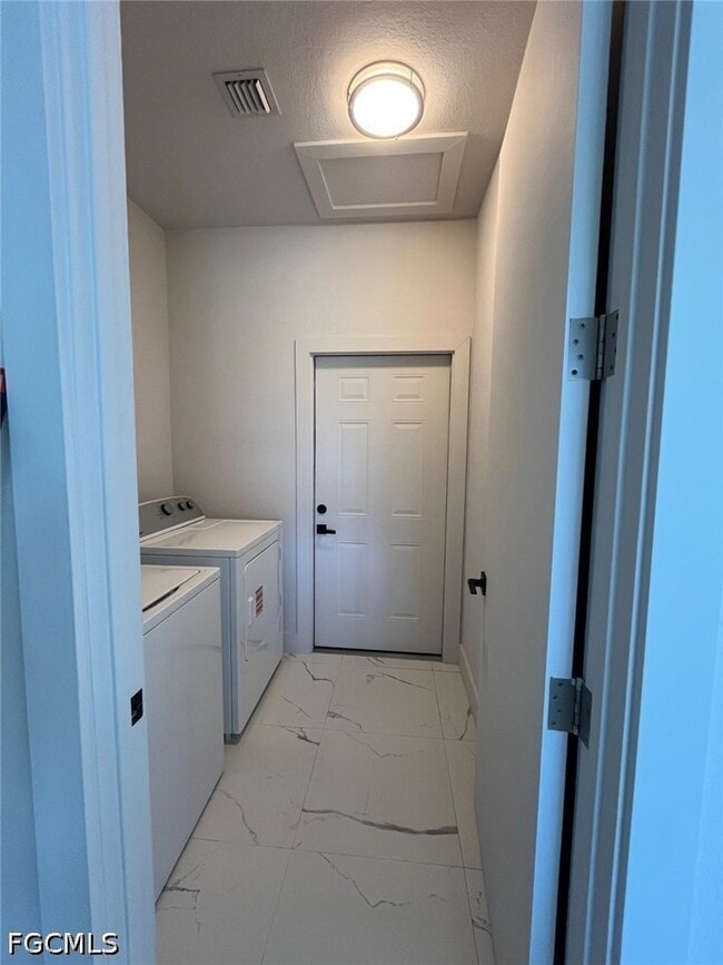 Building Photo - 1832 NW 22nd Pl