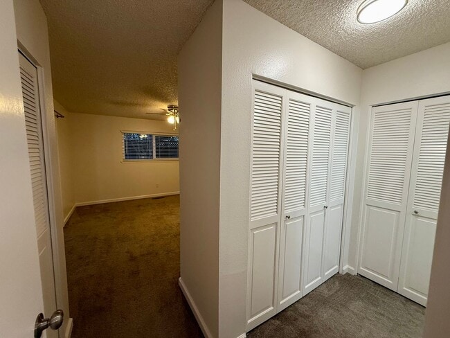 Building Photo - Conveniently located single story home!