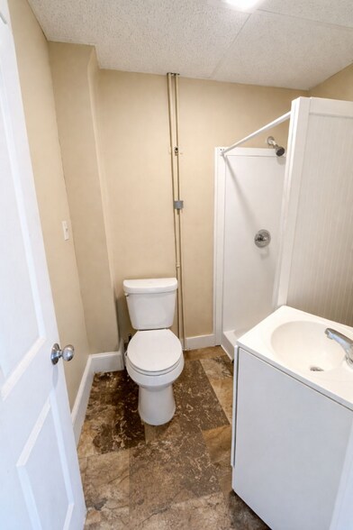 Building Photo - 242 E High St