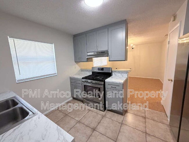 Building Photo - 1211 Robert King High Dr