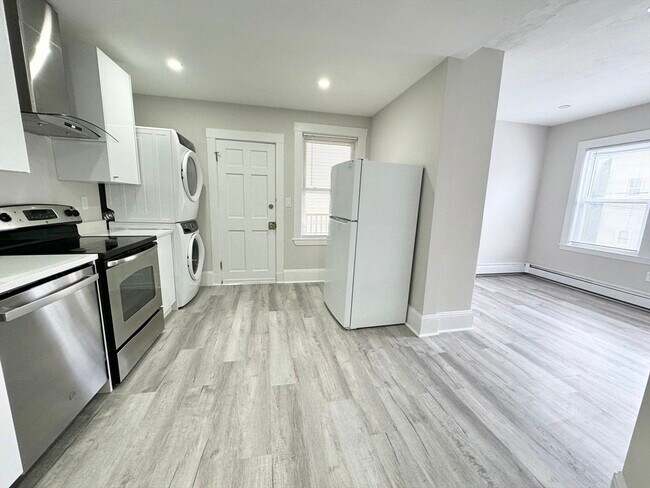 Building Photo - 57 Burrell St