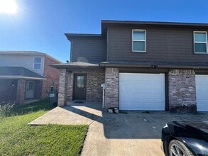 Building Photo - 711 E College St