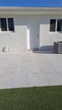 Building Photo - 598 E 41st St