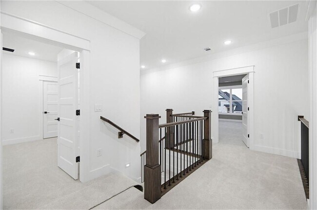 Building Photo - 431 Hedge Dr