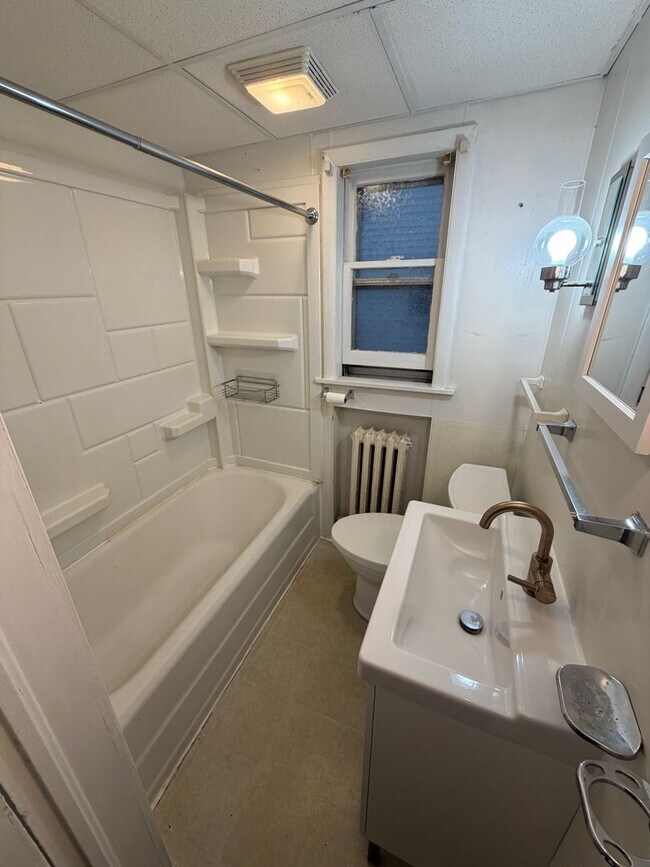 Building Photo - 81 E Park Pl