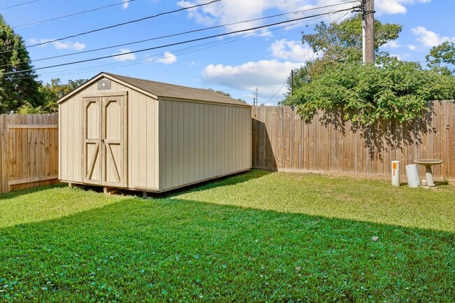 Building Photo - 6413 Dawson Creek Dr