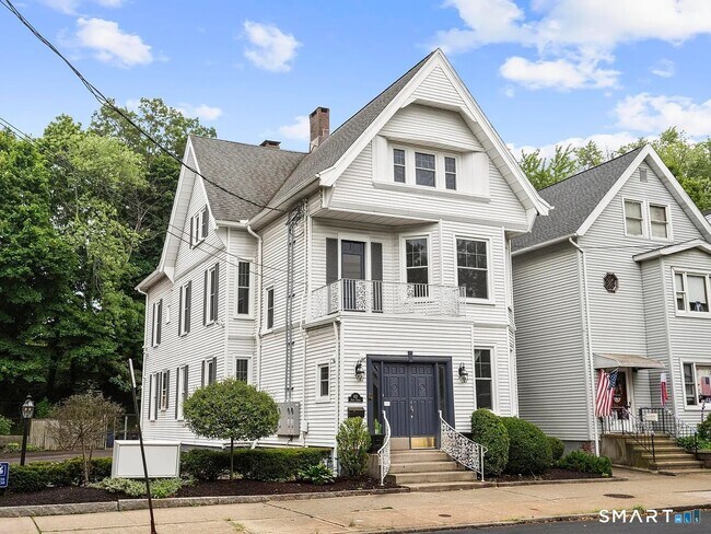 Building Photo - 821 State St