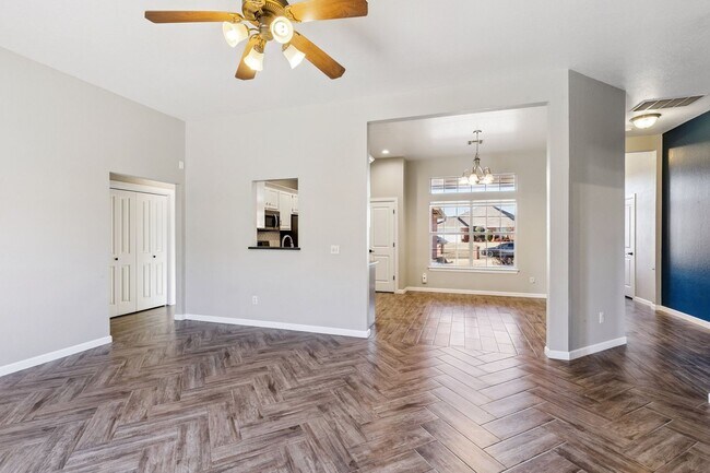 Building Photo - 824 Hunter Pl