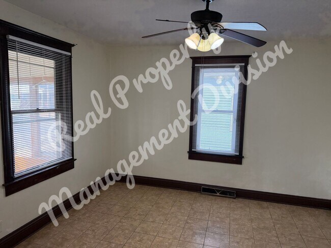 Building Photo - 4 Bed / 2 Bath Home – Large Yard, Basement, New Appliances!