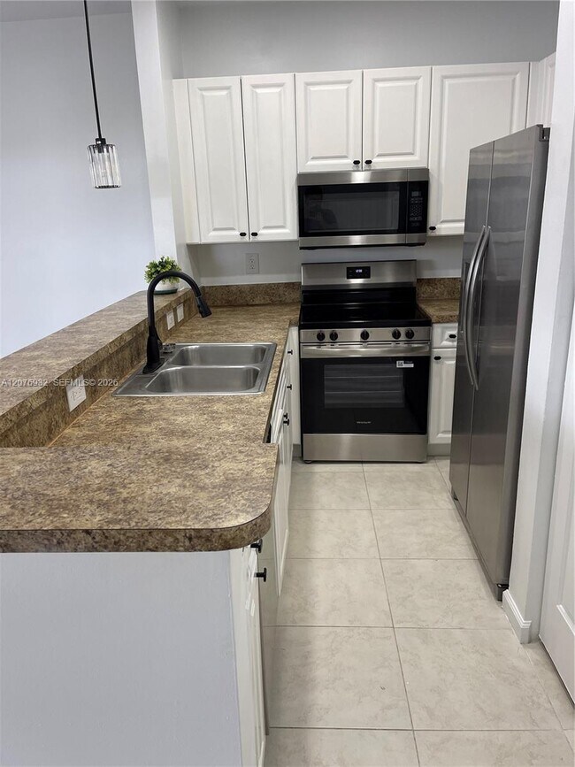 Building Photo - 3102 Coral Ridge Dr