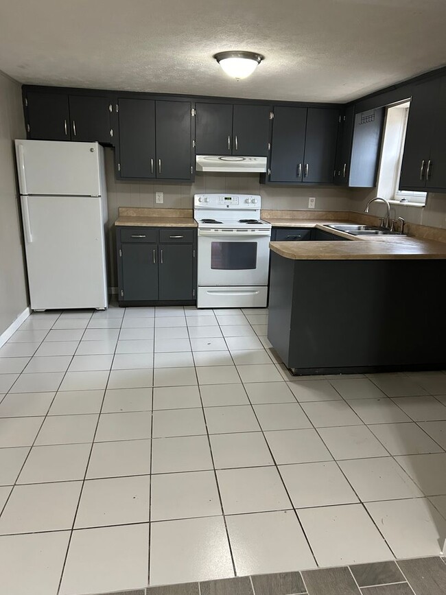 Building Photo - Laura Drive Tri-Plex