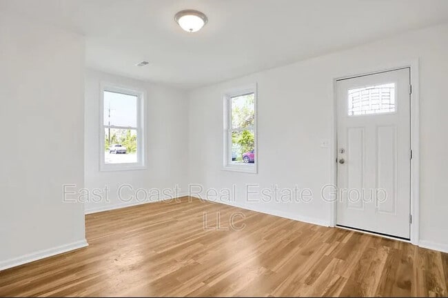 Building Photo - 15731 Fenton Ave