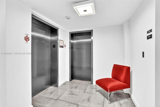 Building Photo - 9901 E Bay Harbor Dr