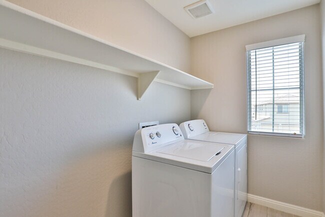 Building Photo - 9805 E Specter Dr