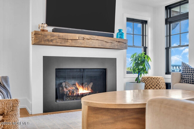 Building Photo - 802 1st Ave