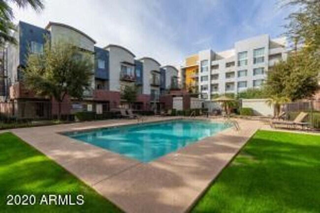 Building Photo - Apply Here www.realty480pm.appfolio.com/listings