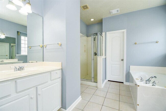 Building Photo - 12823 Dadebrook Ct