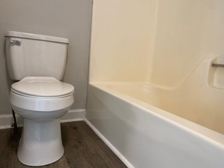 Building Photo - 1080 Wallace Rd