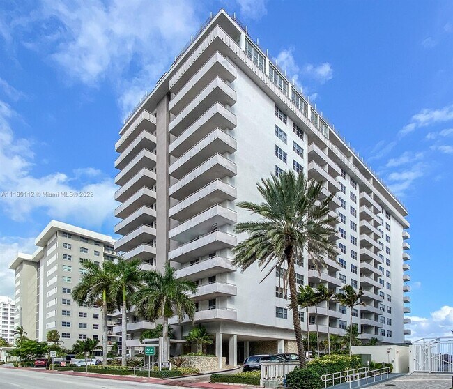 Building Photo - 9225 Collins Ave