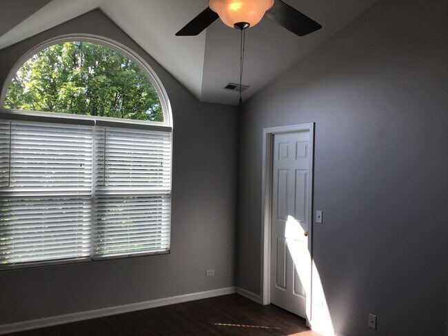 Building Photo - 1559 Parkside Dr