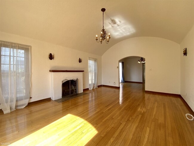 Building Photo - 2 br, 1 bath House - 3138 Bancroft Street