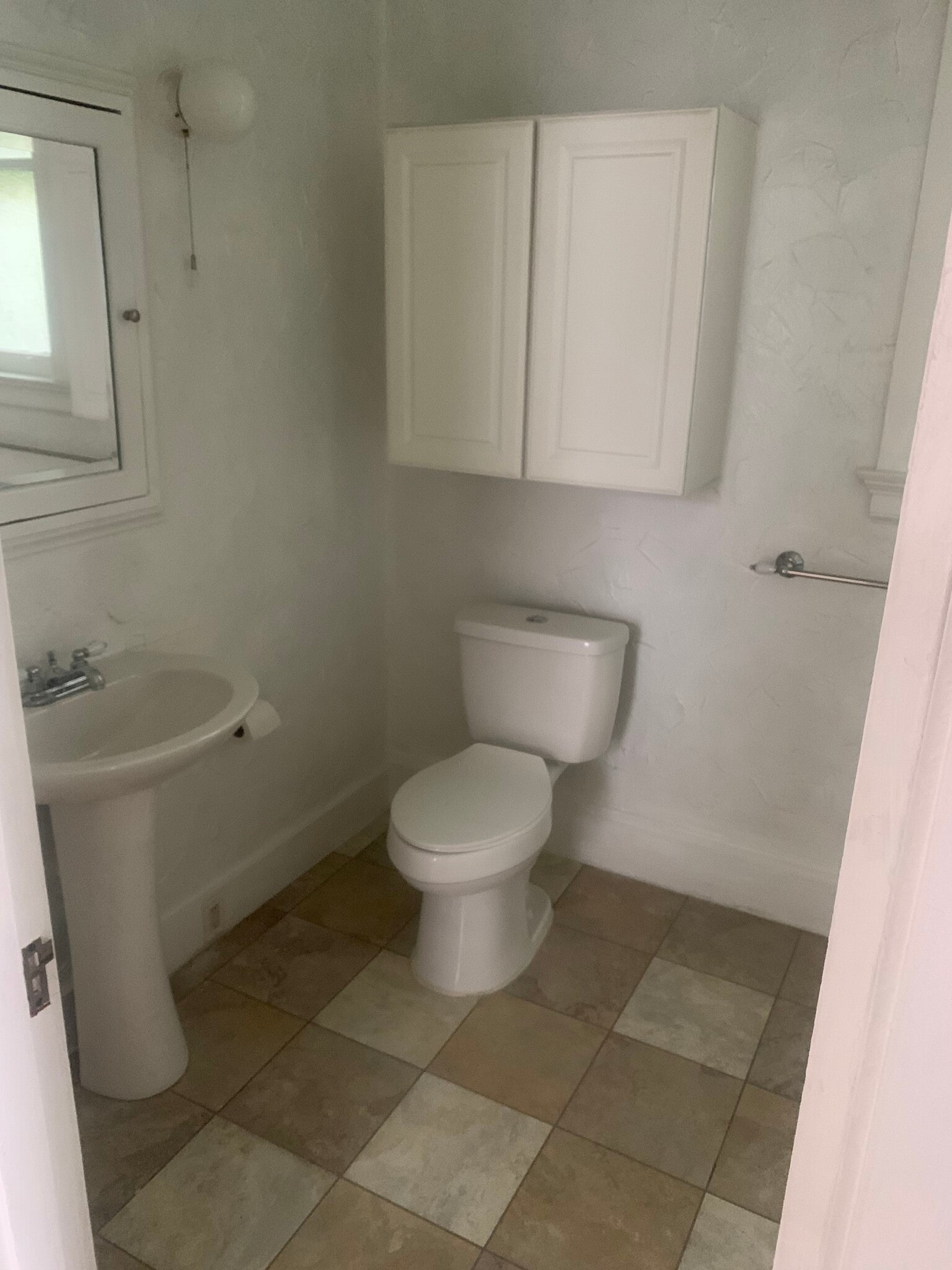 Bath - 911 Putnam St