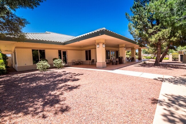 Building Photo - Great Open Floor Plan 3 Bedroom, 2 Bath, Central A/C in Holiday Subdivision!