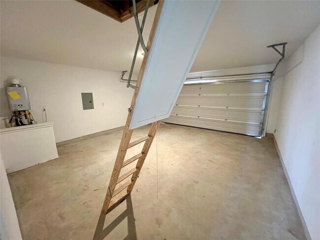 Building Photo - 2221 Cumulus Ct
