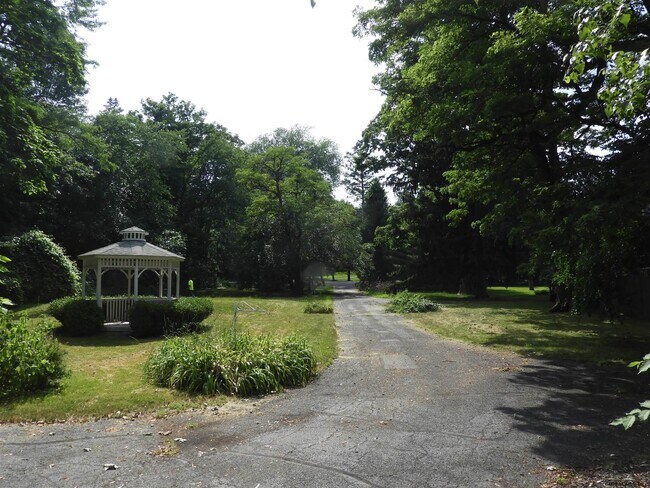 Building Photo - 401 Loudon Rd